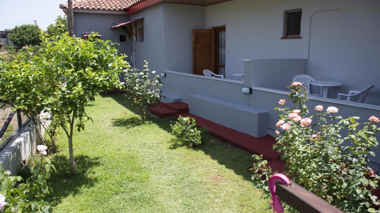 Rose Garden Apartments Mytikas  Luaran gambar